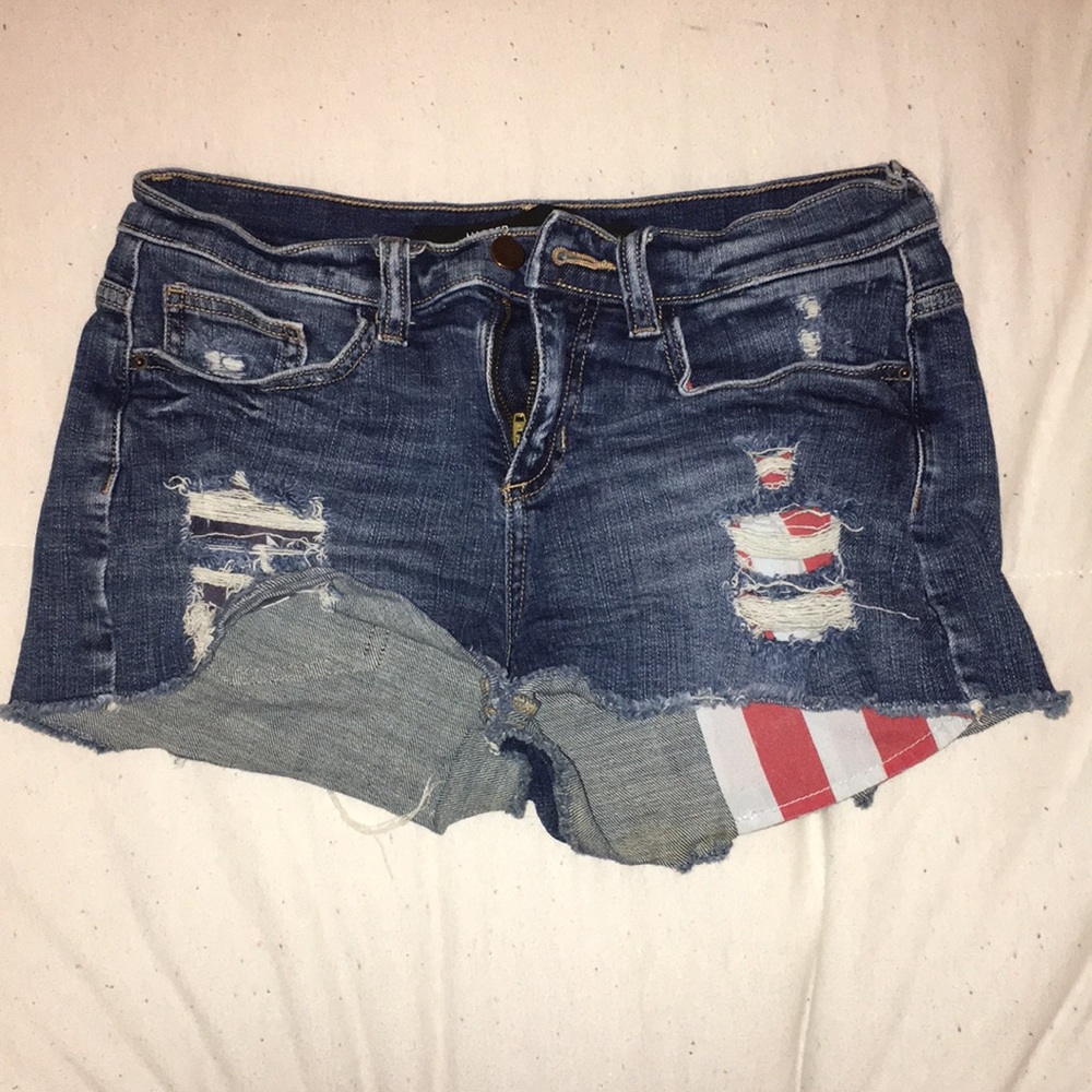 Ripped denim shorts